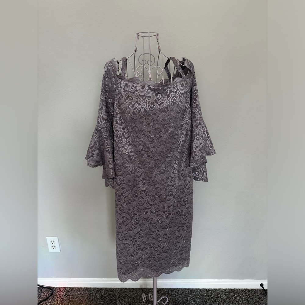 R&M Richards Lace Bell Sleeve Dress - Petite Size 14